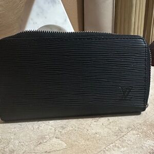 Black Textured Zip Wallet